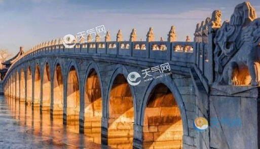 颐和园十七孔桥再现金光穿洞 难得一见的美景