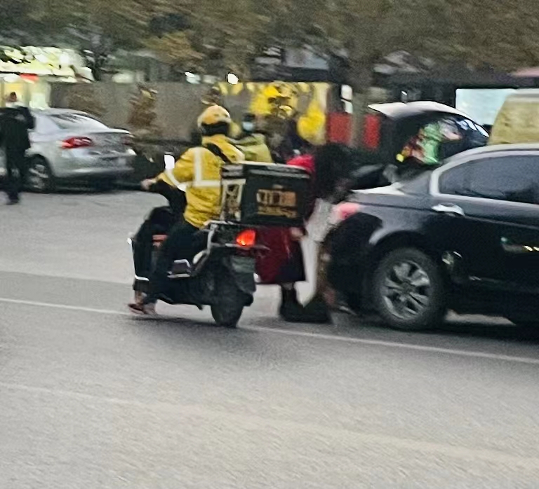 美团闪购元旦中小城市订单量同比增近1倍 酒水饮料排名第一