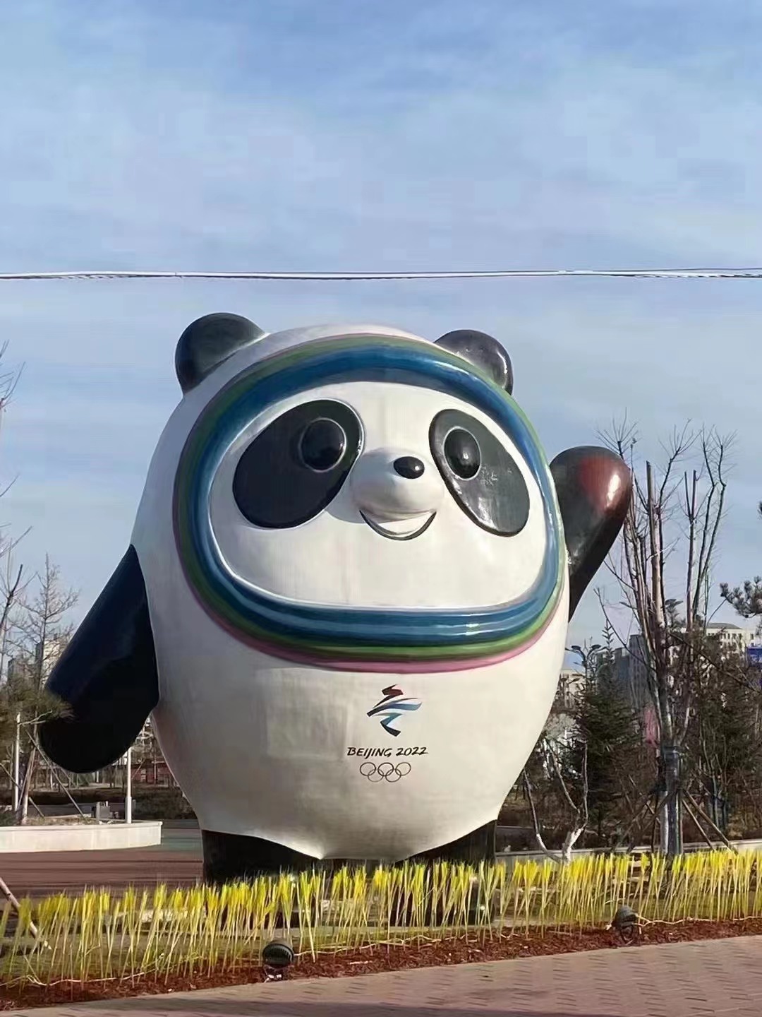 2022年北京冬奥会吉祥物冰墩墩受到追捧 可谓“一墩难求”