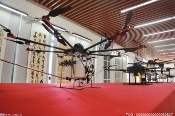 杭州亚运会倒计时200天，无人机“亮”出杭城夜空