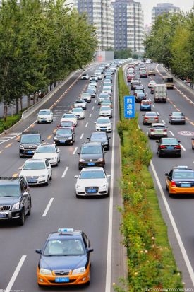 清明假期杭州下沙东卡口检查车辆近1.5万辆