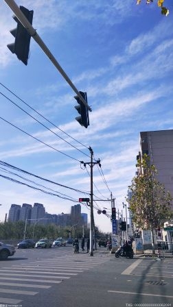 深圳重启“开学模式”，校园周边红绿灯已启动